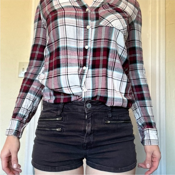 Kendall & Kylie Super High-Rise Black Zipper
Shorts SIZE 3 - Picture 8 of 8